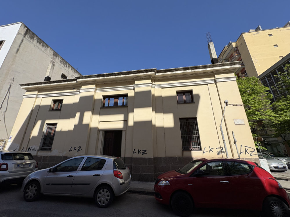 Locale commerciale in viale Umberto (angolo via Sanna) a Sassari