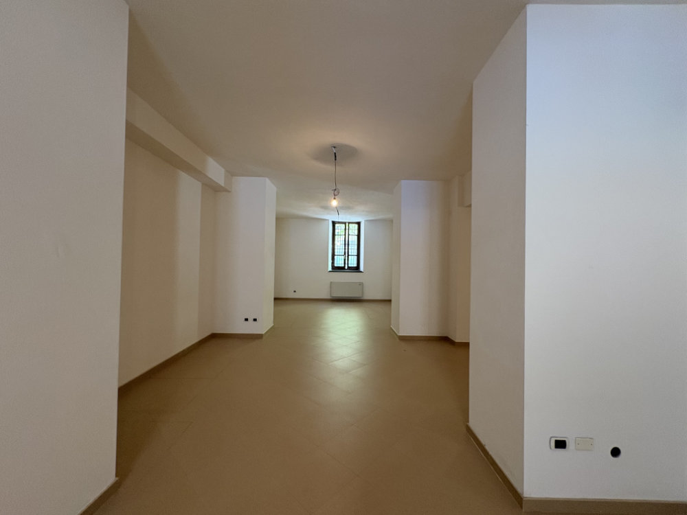 Locale commerciale in viale Umberto (angolo via Sanna) a Sassari