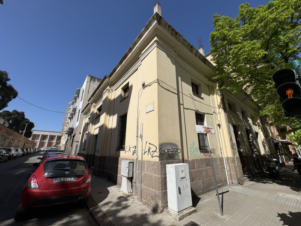 Locale commerciale in viale Umberto (angolo via Sanna) a Sassari
